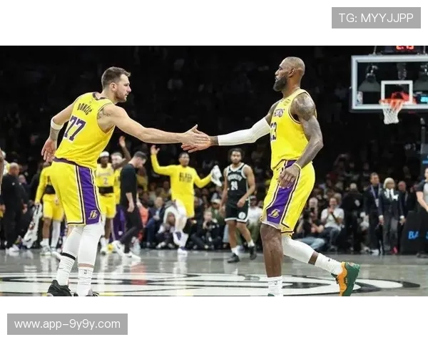 湖人三巨头合体仅10场,詹姆斯、东契奇、里夫斯同场时攻防效率联盟倒数