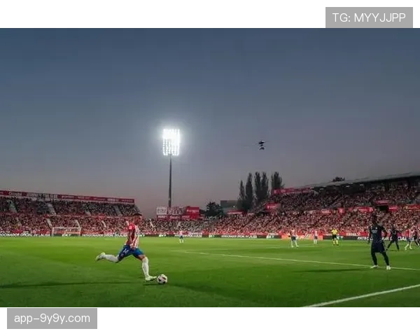 赫罗纳简洁反击三脚传递破门，给巴萨传控敲警钟