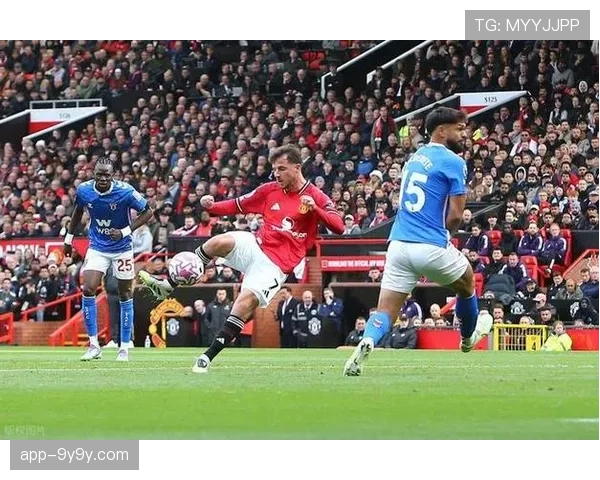 英超俱乐部联合抵制某社交媒体平台,因其未能有效处理对球员的种族主义言论 英超俱乐部联合抵制某社交媒体平台,因其未能有效处理对球员的种族主义言论